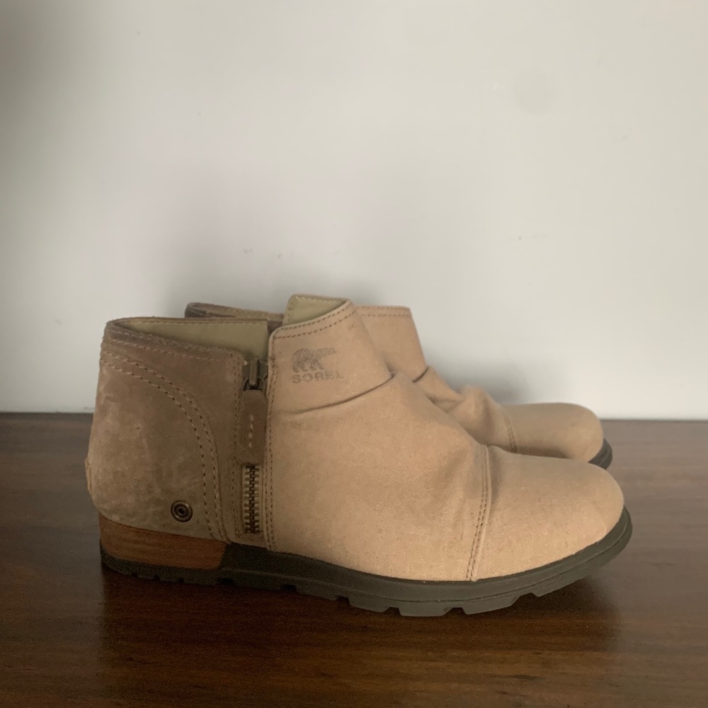Two tone Sorel ankle boots